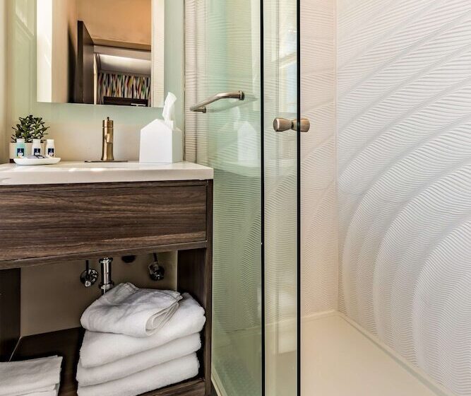 Suite Familiar, Signature San Francisco