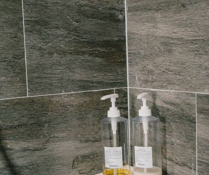 اتاق خانوادگی, Destination Inn