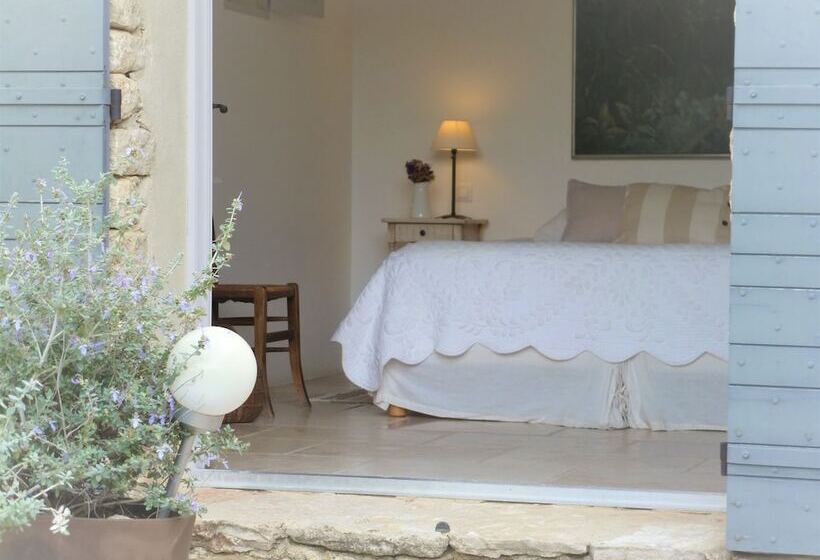 اتاق راحتی با چشم‌انداز استخر, Les Terrasses   Gordes