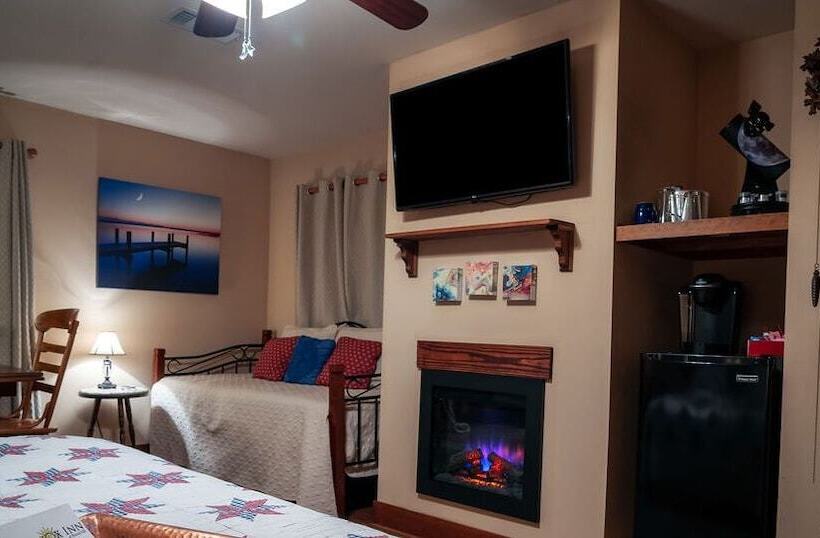 Студия Стандарт Двуспальная Кровать, Equinox Inn At Canyon Lake