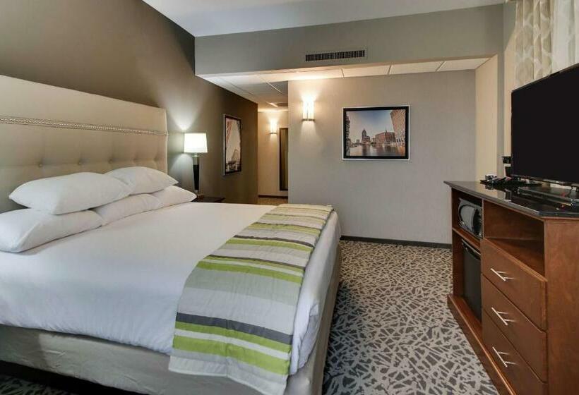带大床的豪华间, Drury Plaza Hotel Milwaukee Downtown