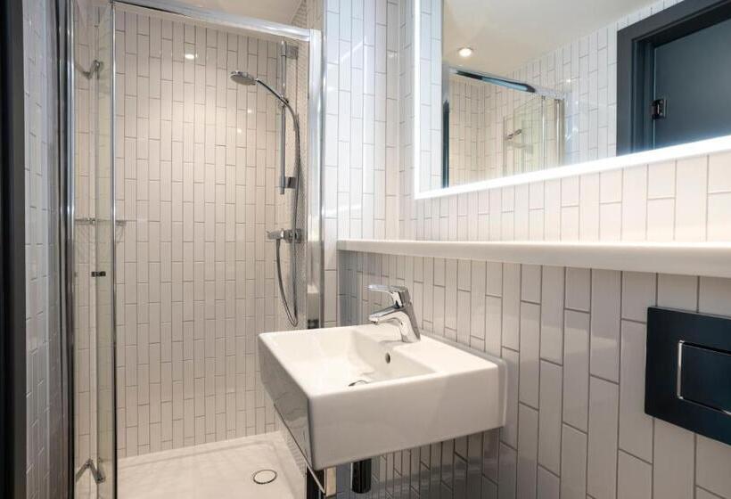 Номер Стандарт, Point A Kensington Olympia