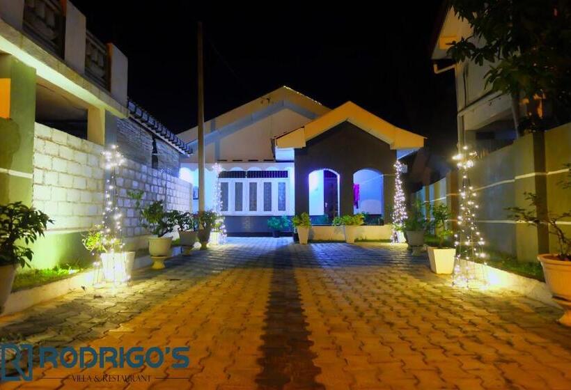 Семейный Номер, Rodrigo's Villa & Restaurant