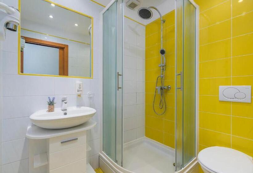 غرفة قياسية مزوَّدة بشُرفة, Villa Ladavac B&b
