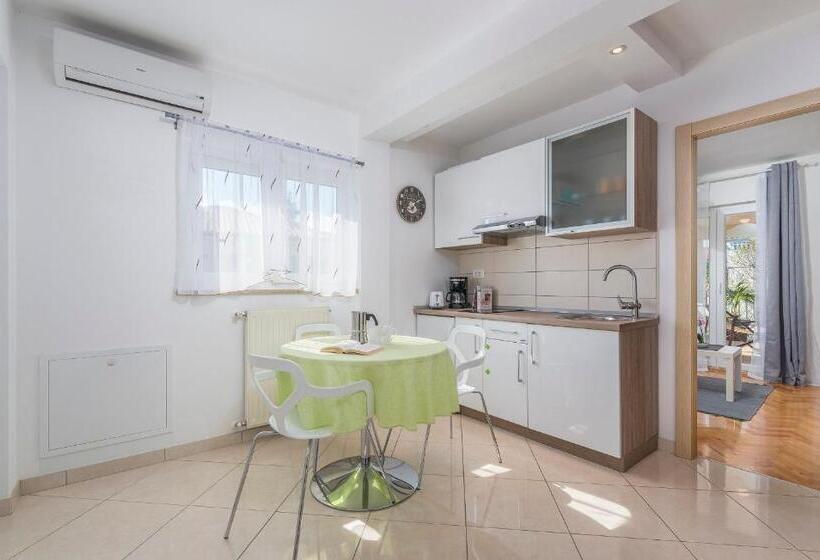 شقة غرفة واحدة مزودة بتراس, Villa Ladavac B&b