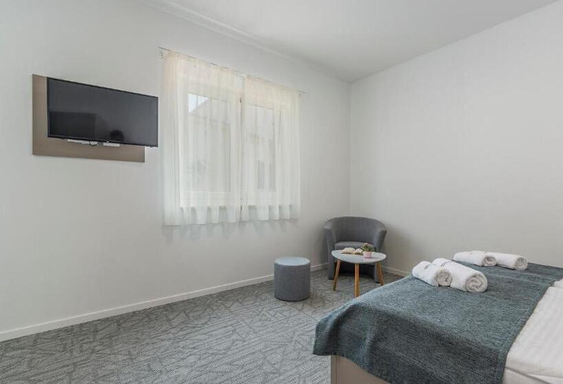غرفة قياسية مزوَّدة بتراس, Villa Ladavac B&b