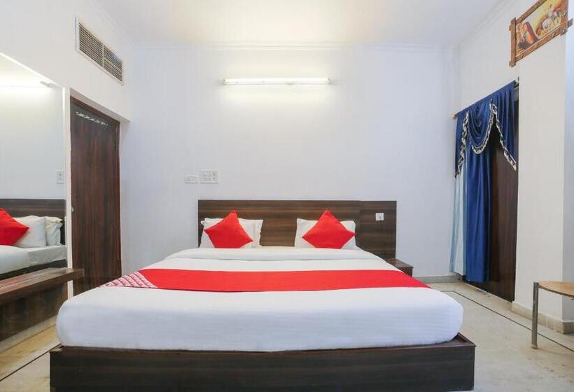 اتاق کلاسیک سه تخته, Shri Sai Residency