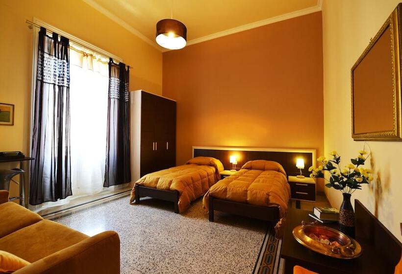 اتاق استاندارد چهارنفره با بالکن, 174 Via Roma