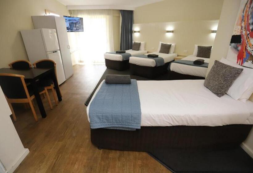اتاق خانوادگی, Sleepy Hill Motor Inn