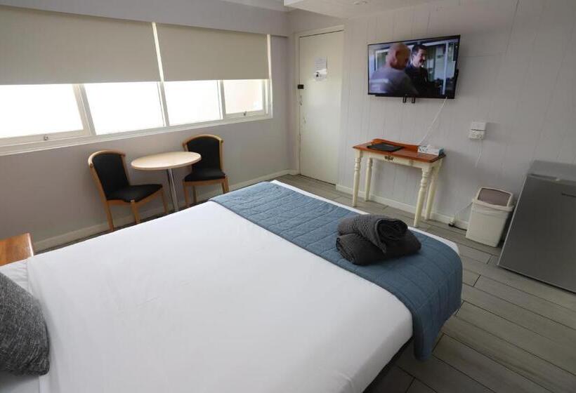 اتاق استاندارد با تخت دو نفره بزرگ, Sleepy Hill Motor Inn