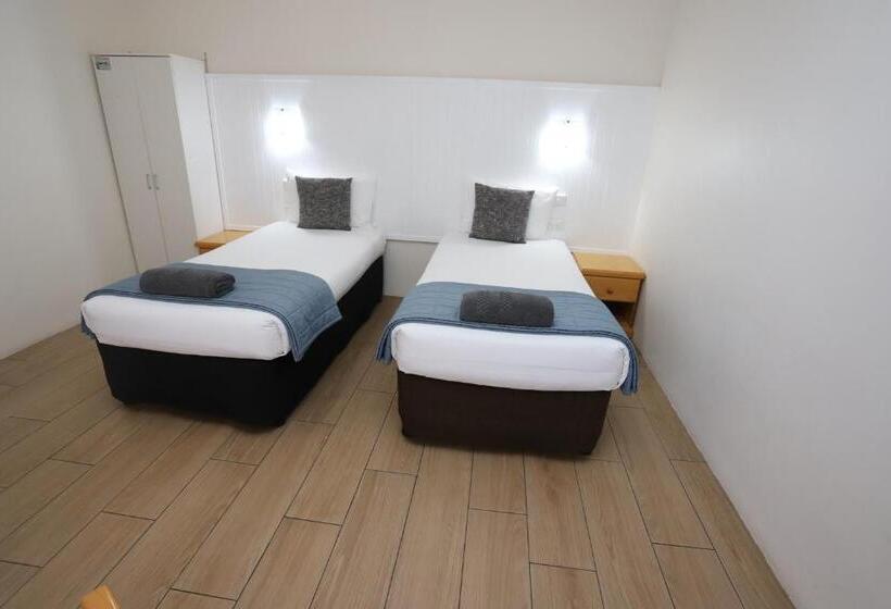 آپارتمان خانوادگی 2 خوابه, Sleepy Hill Motor Inn