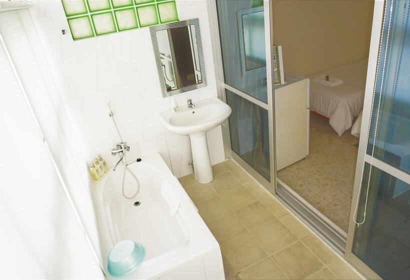 Quarto Basic, Okinawa Ocean Front