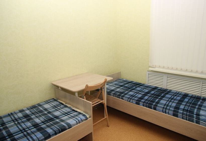 تختخواب در اتاق مشترک, Adres Hostel