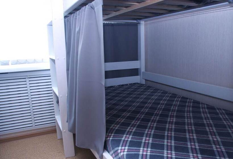 تختخواب در اتاق مشترک, Adres Hostel