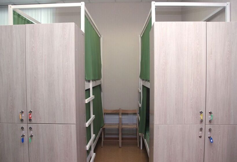تختخواب در اتاق مشترک, Adres Hostel