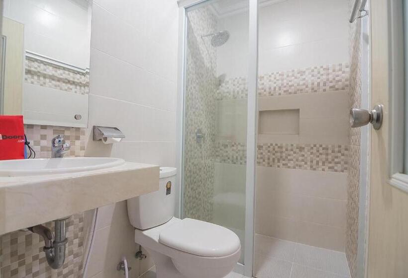 Номер Economy, Reddoorz Near Mt Haryono Semarang