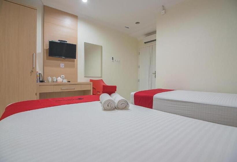 Номер Стандарт, Reddoorz Near Mt Haryono Semarang