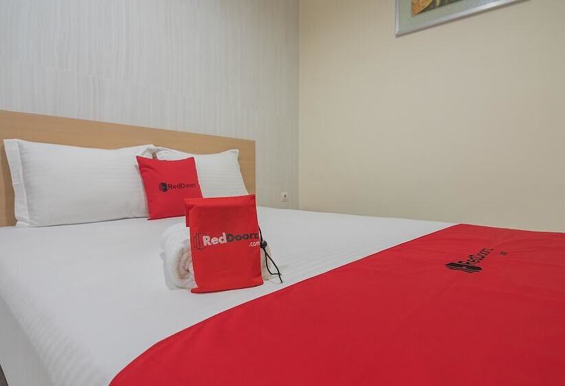 Номер Стандарт, Reddoorz Near Mt Haryono Semarang