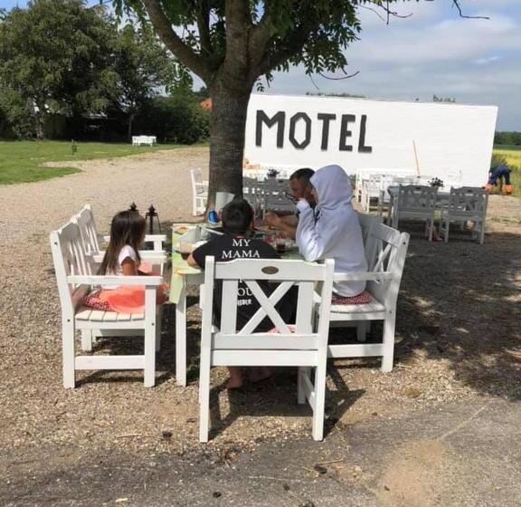 Номер Стандарт, Døstrup Landevejskro & Motel