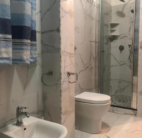 سوئیت با بالکن, Beauty House