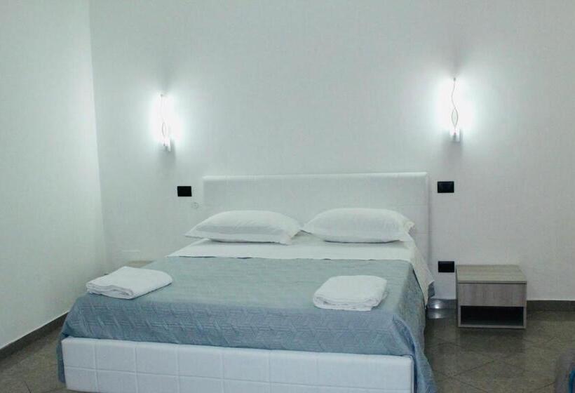 اتاق استاندارد چهارنفره با بالکن, Beauty House