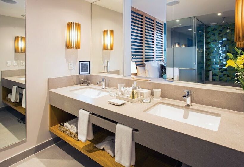 Junior Suite met Uitzicht op Zee aan de Zijkant, Dreams Natura Resort & Spa  All Inclusive