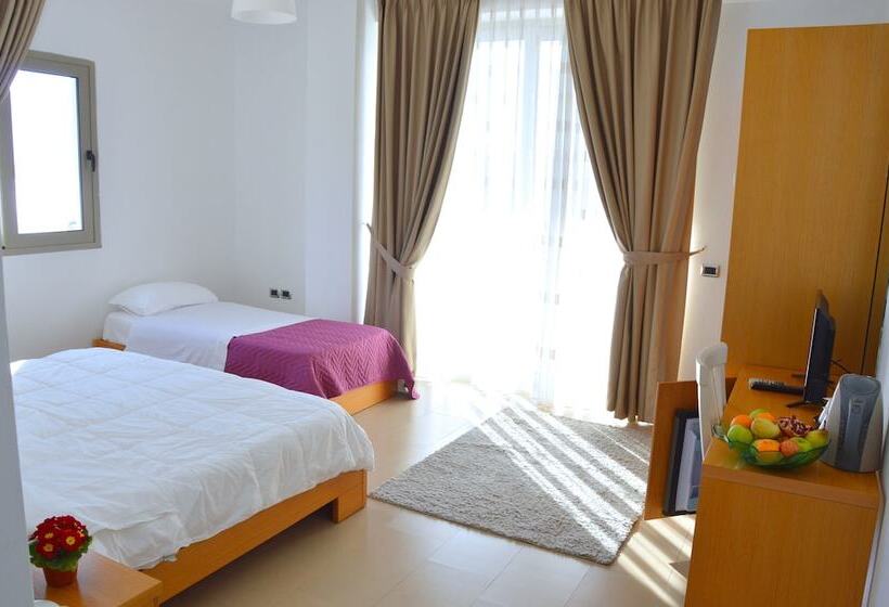 Triple Room Sea View, Pastarella Radhime