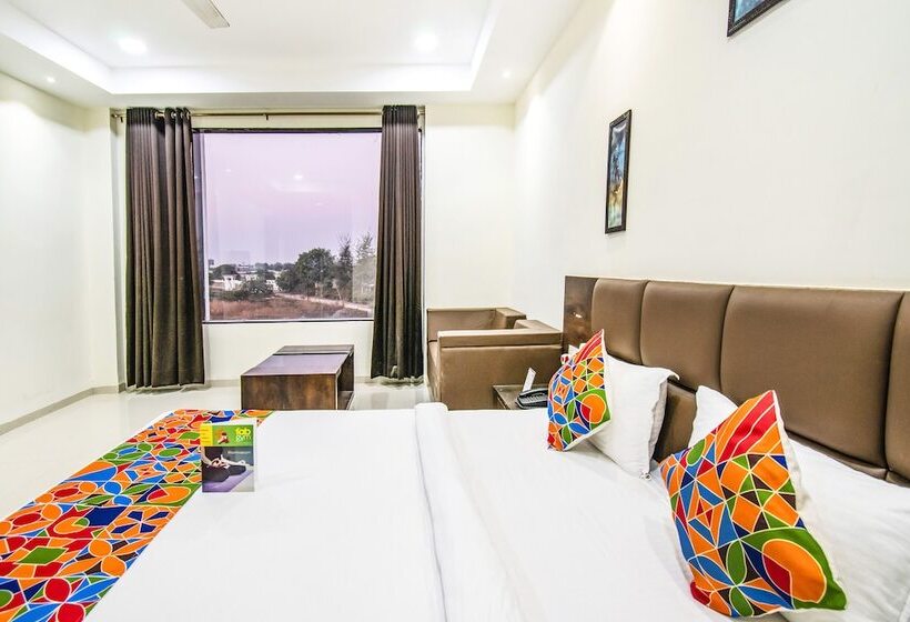 اتاق لوکس, Fabhotel Amrit Greens