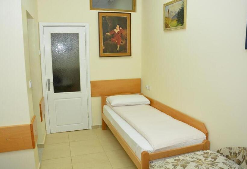 استودیو خانوادگی, B&b Passage