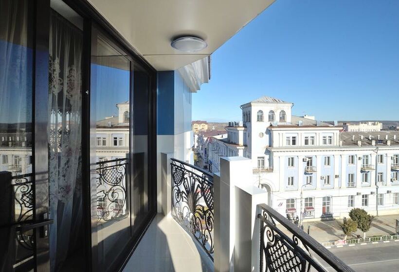 سوییت, Royal Hotel Riz