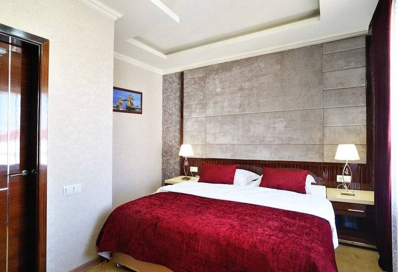 سوییت, Royal Hotel Riz