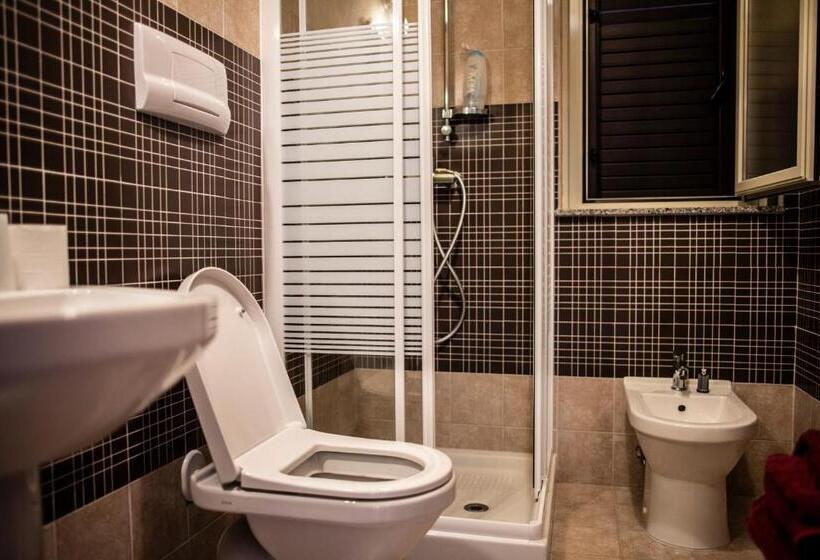 Четырехместный Номер Стандарт Вид на Сад, B&b Caravello