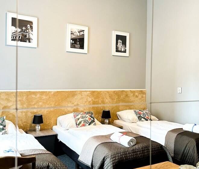 Quarto Triplo Comfort, Expolis Residence   City Center Mtp Targi   24h #betterthanyourex