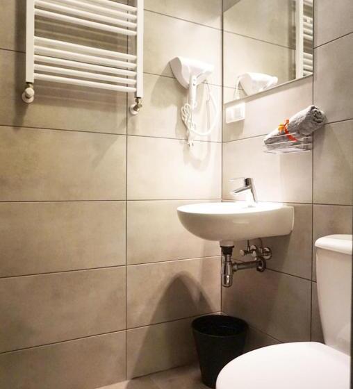 Quarto Triplo Economy, Expolis Residence   City Center Mtp Targi   24h #betterthanyourex