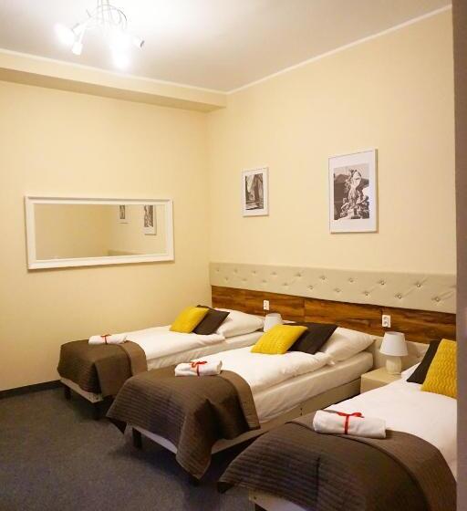 Quarto Triplo Comfort, Expolis Residence   City Center Mtp Targi   24h #betterthanyourex