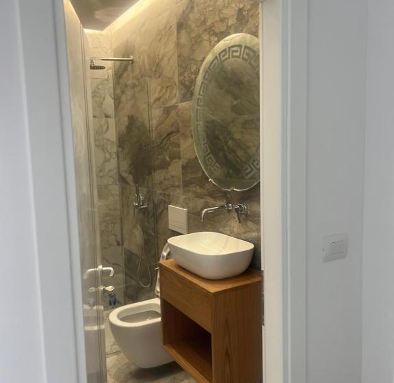 اتاق لوکس خانوادگی, Ilio Boutique