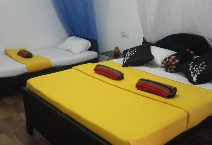 Quarto Triplo Deluxe, Zircon Ella