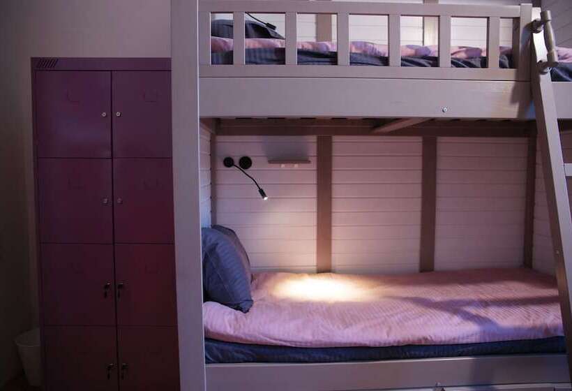 Cama em Quarto Compartilhado, Malevich Hostel