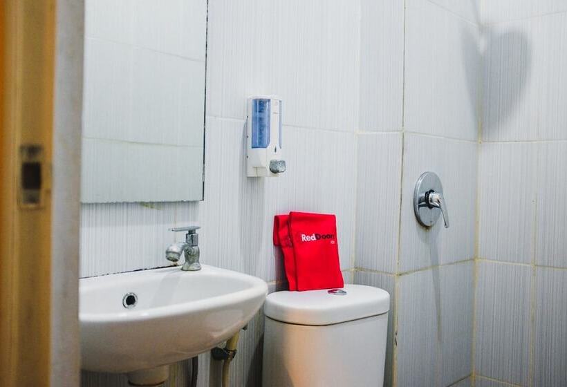 Номер Стандарт, Reddoorz Plus Near Mall Panakukang 2