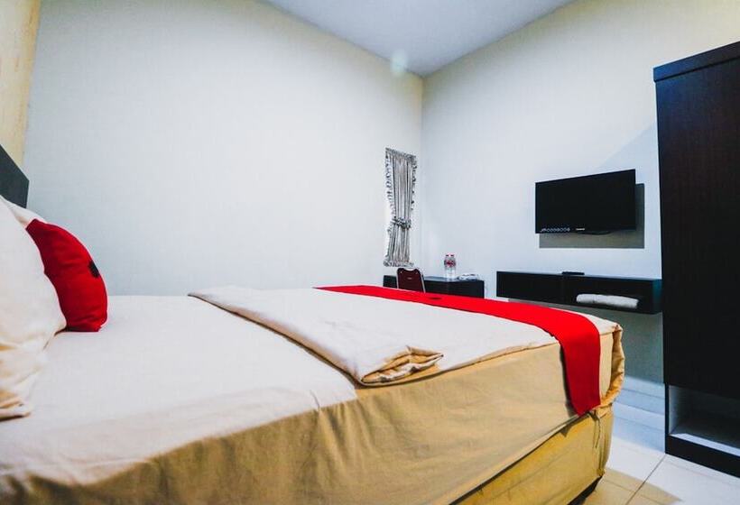 Номер Economy, Reddoorz Plus Near Mall Panakukang 2