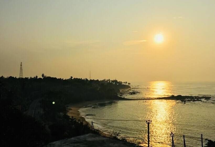 اتاق لوکس با چشم‌انداز دریا, Queens Beach