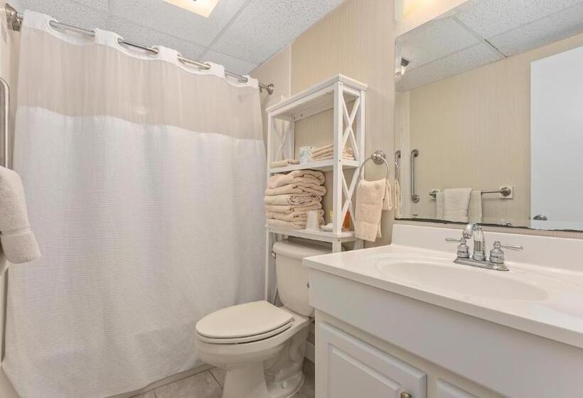 2 Bedroom Suite Pool View, Adventurer Oceanfront Inn