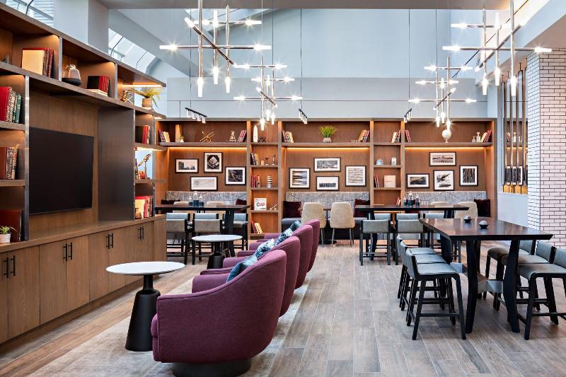 חדר קלאב עם מיטת קינג, Sheraton Dallas