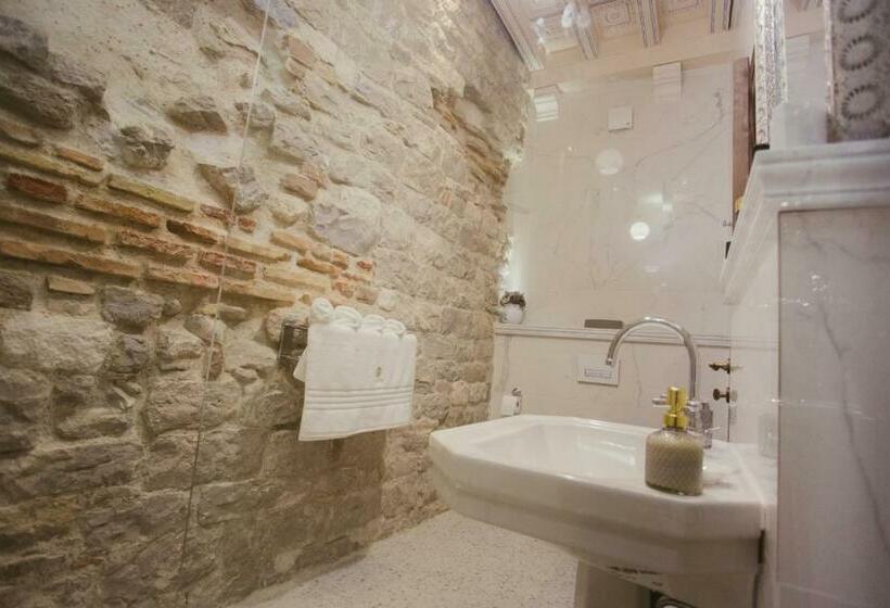 اتاق لوکس, Heritage Hotel Cardo