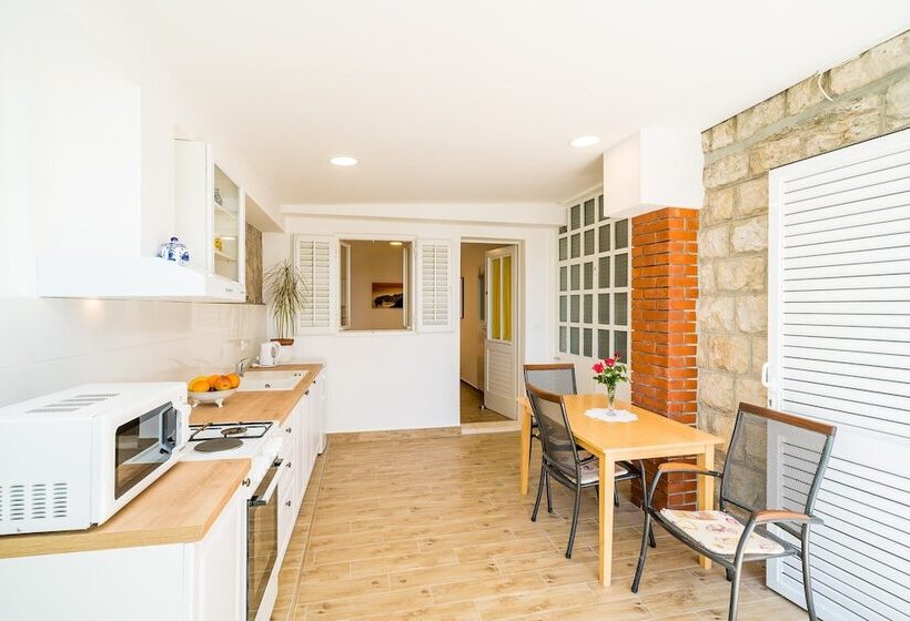Апартаменты 2 Спальни Вид на Море, Guest House Villa Nina