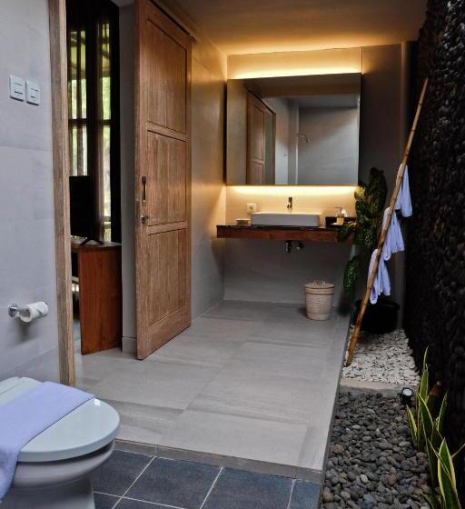 اتاق لوکس با چشم‌انداز استخر, Umadewi Surf & Retreat