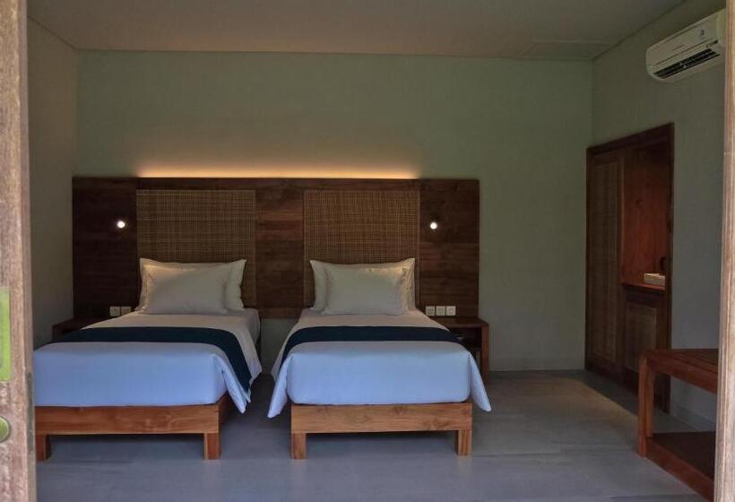 اتاق لوکس با چشم‌انداز استخر, Umadewi Surf & Retreat
