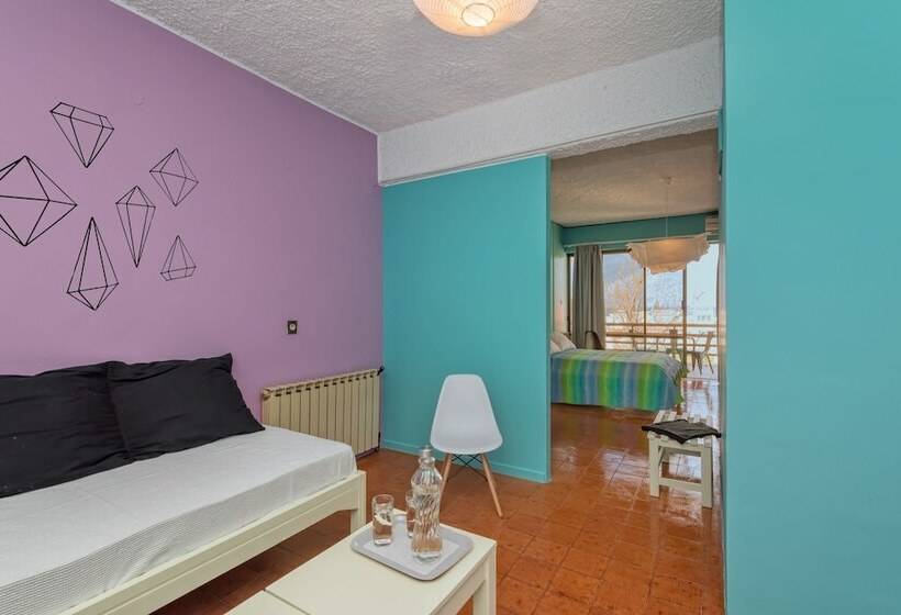 Полулюкс Вид на Сад, The Bongos   Socially Conscious Rooms, Part Of The Room Rate Goes To Charity