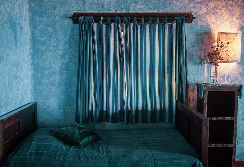 سوییت لوکس, La Iguana Perdida   Hostel