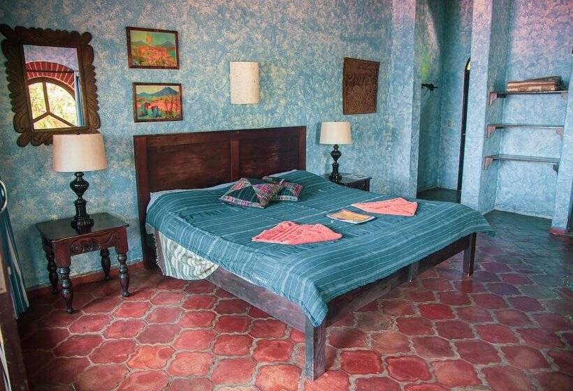 سوییت لوکس, La Iguana Perdida   Hostel
